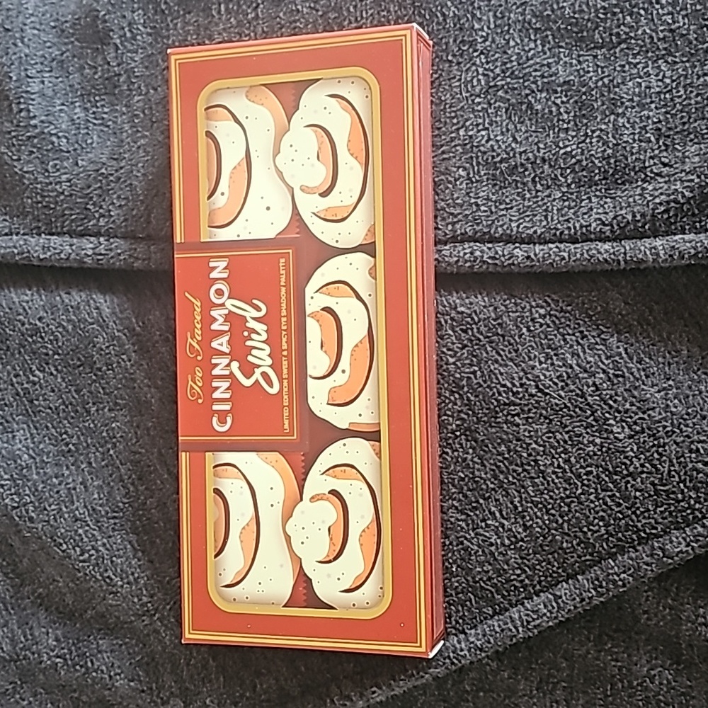 NWT Too Faced Cinnamon Roll Limited Edition Sweet & Spicy Eye Shadow Palette